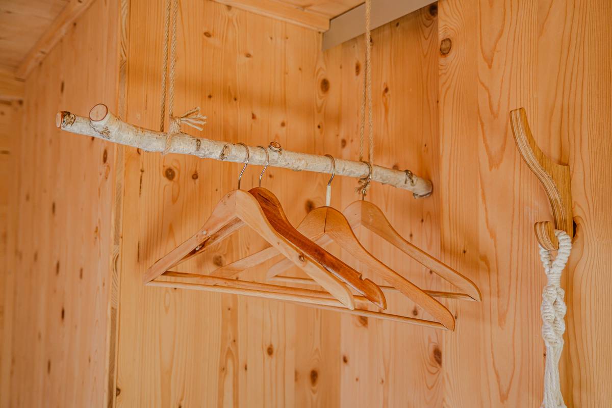 Garderobe aus Naturholz